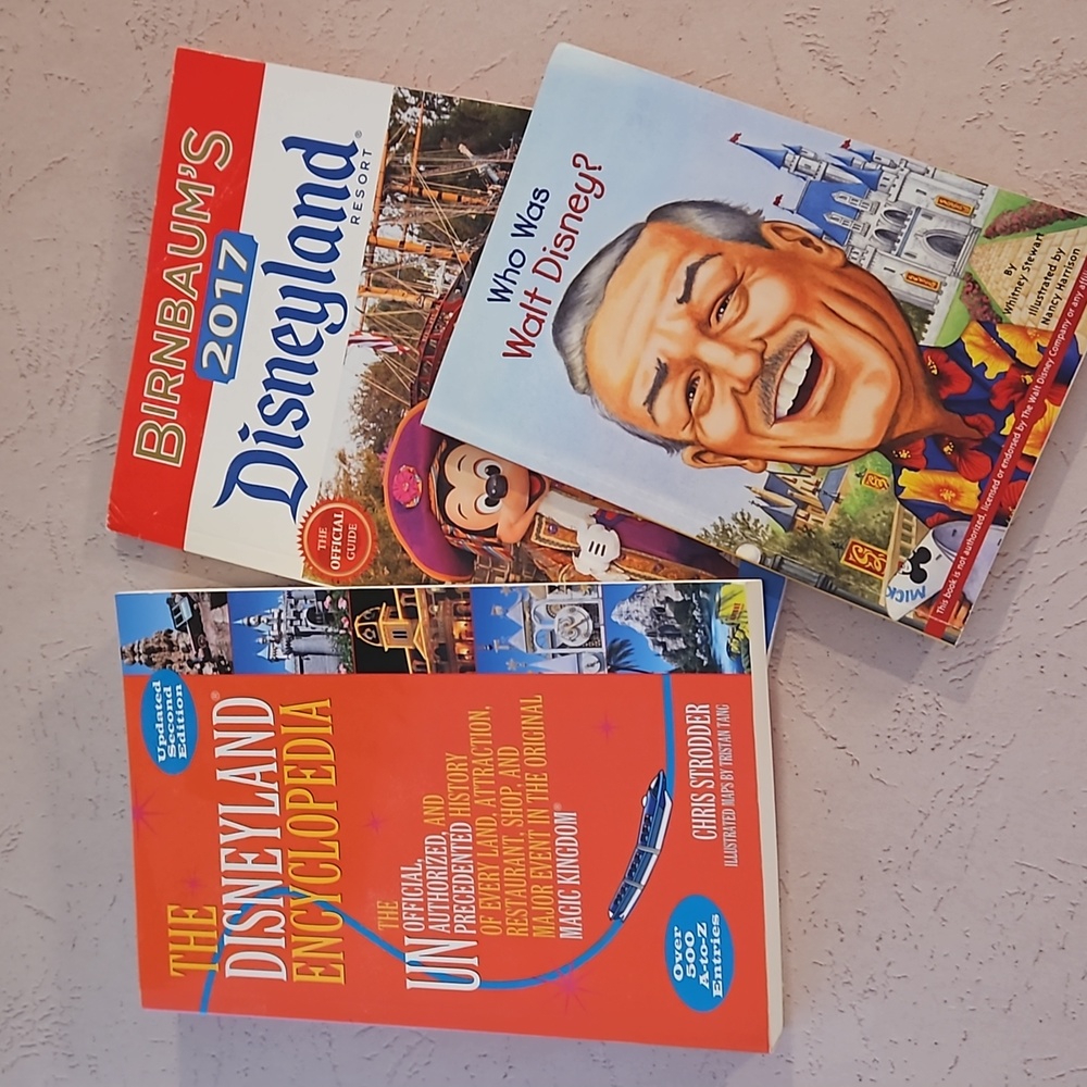 3 Disneyland Guides Collectible no markings 2009 2012 2017 Companion guide